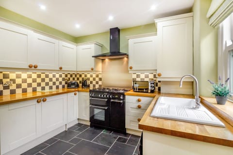 Cottage | Private kitchen | Fridge, microwave, stovetop, highchair