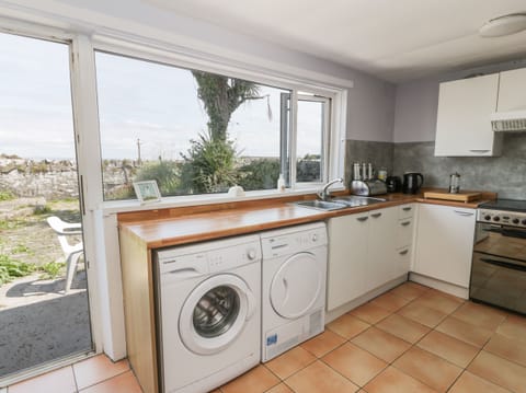 Cottage | Private kitchen | Microwave, stovetop, dishwasher, highchair