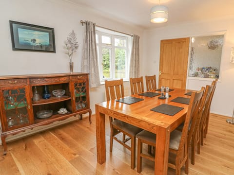 Cottage | Private kitchen | Fridge, microwave, stovetop, dishwasher