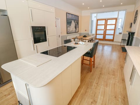 Cottage | Private kitchen | Microwave, stovetop, dishwasher, highchair