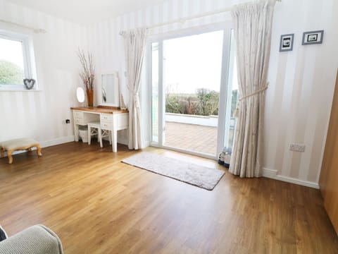 Cottage | 4 bedrooms, individually decorated, individually furnished, free WiFi