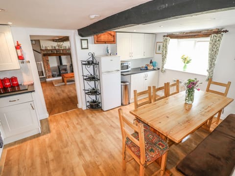 Cottage | Private kitchen | Stovetop, dishwasher, highchair, cookware/dishes/utensils