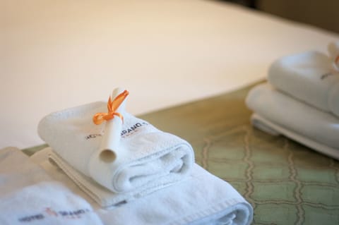 Twin Room | Bathroom amenities | Designer toiletries, hair dryer, bathrobes, slippers