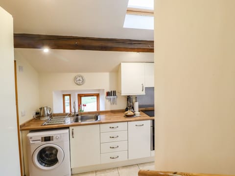 Cottage | Private kitchen | Microwave, stovetop, dishwasher, highchair