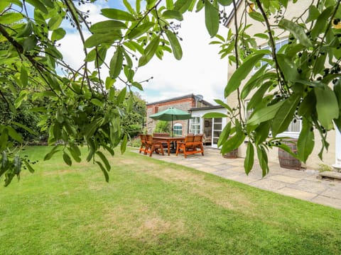 Cottage | Property grounds