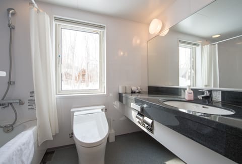 3 Bedroom Cottage, Premium | Bathroom | Combined shower/tub, free toiletries, hair dryer, slippers