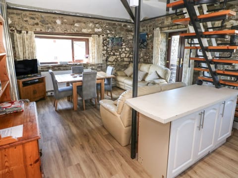 Cottage | Private kitchen | Microwave, stovetop, dishwasher, highchair