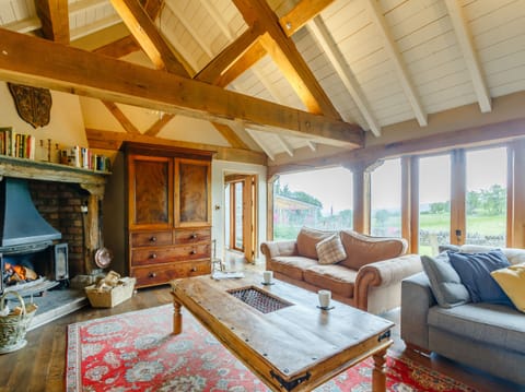 Cottage | Living room | TV, fireplace