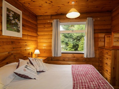 Cottage | 2 bedrooms, individually decorated, individually furnished