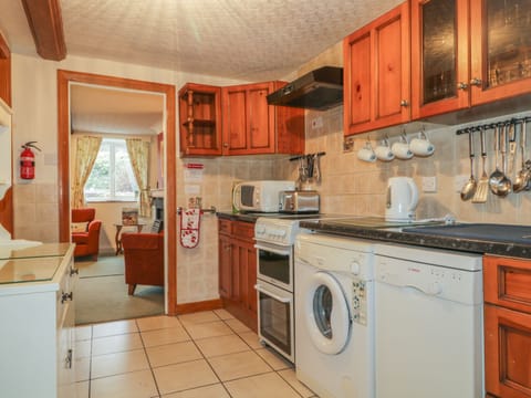 Cottage | Private kitchen | Fridge, microwave, stovetop, dishwasher