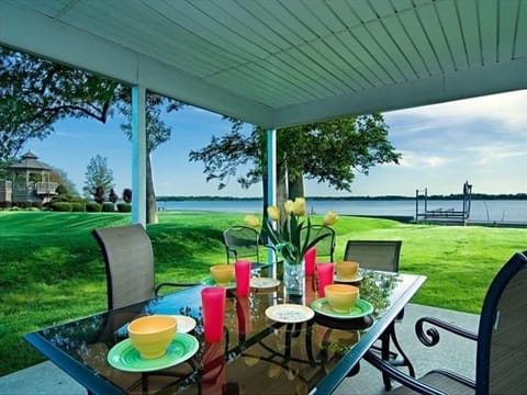 Great side patio for grilling  and eating out.