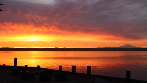 If you want to get up early the sunrise is stunning. Sunsets are amazing too.