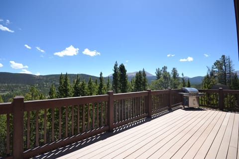 Huge deck with gas grill, views of town and Continental Divide