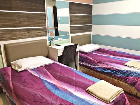 Deluxe Room, 1 Twin Bed, Non Smoking | Iron/ironing board, rollaway beds, free WiFi