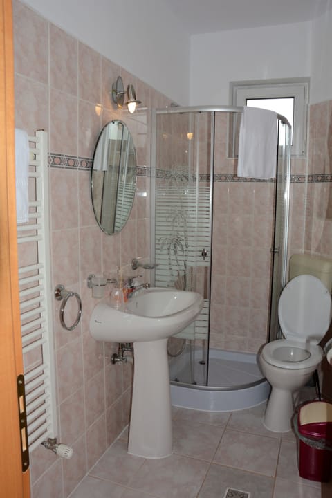 Apartment, 1 Bedroom | Bathroom | Shower, free toiletries, hair dryer, towels