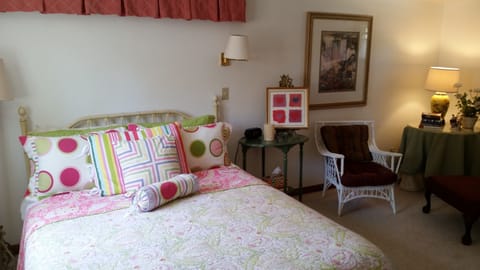 Classic Room, 1 Queen Bed, Ground Floor | Interior detail