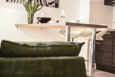 Apartment, Ensuite (Flat Moliere) | Living area | Flat-screen TV