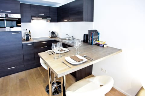 Apartment, Ensuite (Flat Moliere) | Private kitchenette | Fridge, microwave, oven, stovetop