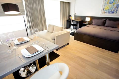 Apartment, Ensuite (Flat Moliere) | Individually decorated, individually furnished, iron/ironing board