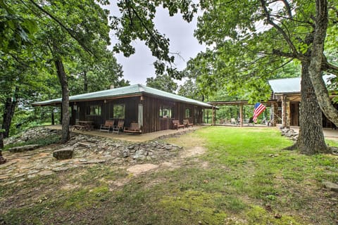 Compton Vacation Rental | 4BR | 3.5BA | 4,000 Sq Ft | Step-Free Access