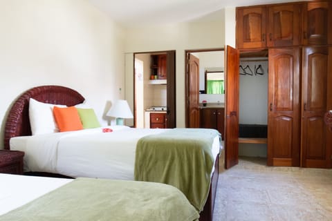 Family Suite, 1 Bedroom, Kitchenette | Pillowtop beds, iron/ironing board, bed sheets