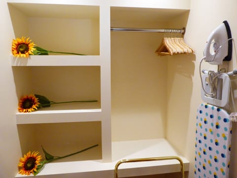 Double Room (Sunflower Room) | Egyptian cotton sheets, premium bedding, soundproofing, free WiFi