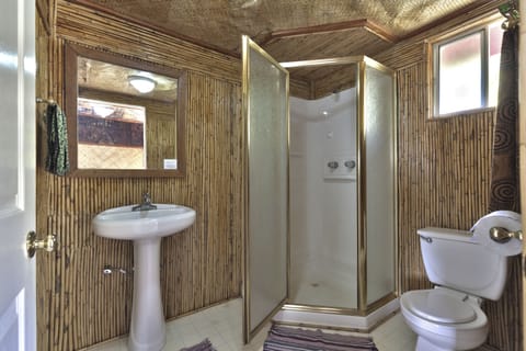 Panoramic Quad Room | Bathroom | Shower, towels