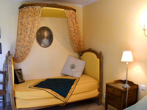 Deluxe Double or Twin Room, Balcony, Garden View | 1 bedroom, individually decorated, individually furnished, free WiFi