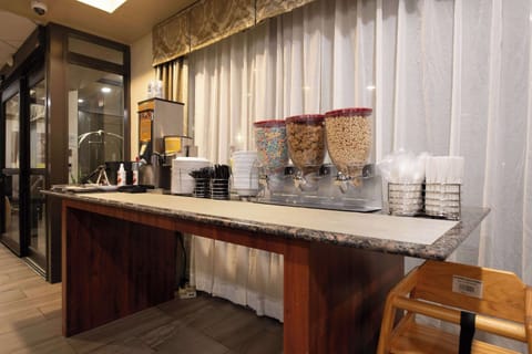 Free daily continental breakfast