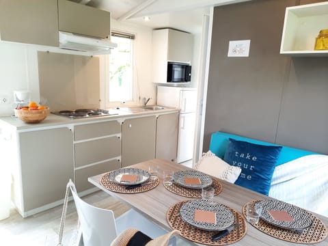 Mobile Home (Super Mercure Regular 4/6 personnes) | Living area | Table tennis