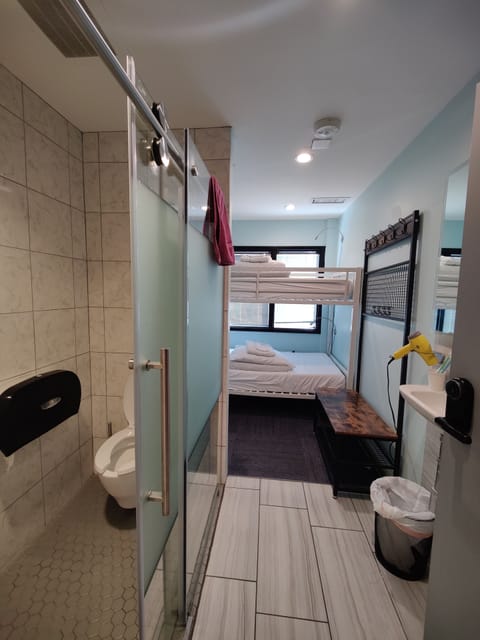 Superior Single Room, Mixed Dorm, Non Smoking, Private Bathroom | Premium bedding, individually decorated, individually furnished