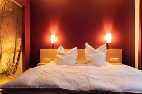 Double Room (Stadtzimmer) | Minibar, in-room safe, desk, soundproofing