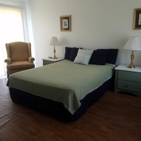 Standard Double Room, 1 Queen Bed, Non Smoking | Individually furnished, desk, free WiFi, bed sheets