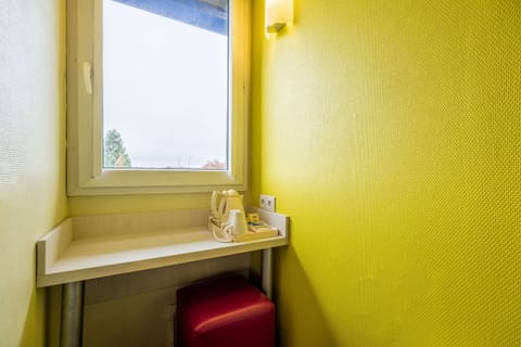 Standard Room, 1 Double Bed, Non Smoking | Desk, free WiFi, bed sheets