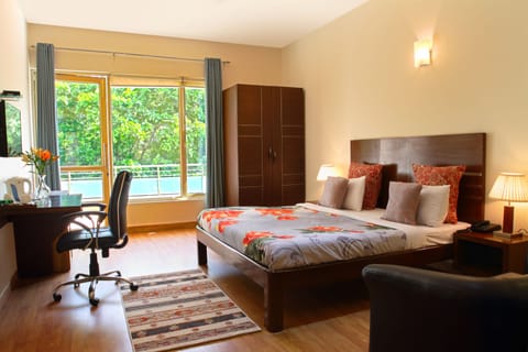 Business Single Room, 1 Double Bed, Non Smoking | Minibar, desk, soundproofing, free WiFi