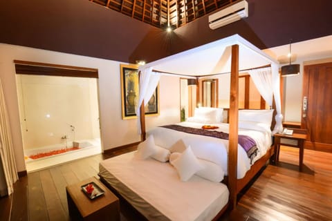 Ayuterra Two Bedrooms Villa | Minibar, in-room safe, desk, soundproofing