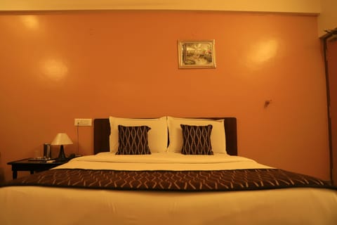 Deluxe Room, 1 Bedroom, Non Smoking, City View (Airconditioned) | Egyptian cotton sheets, premium bedding, pillowtop beds