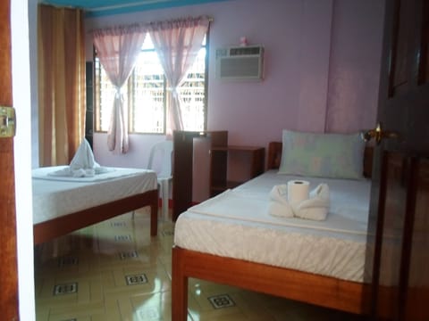 Twin Room | Free WiFi, bed sheets