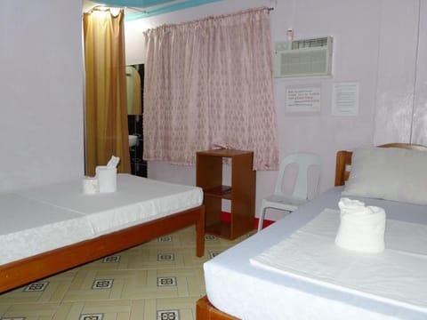 Twin Room | Free WiFi, bed sheets