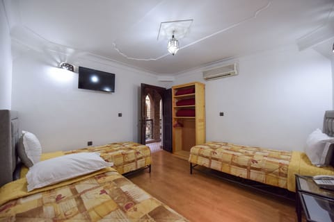 Triple Room | Free WiFi, bed sheets