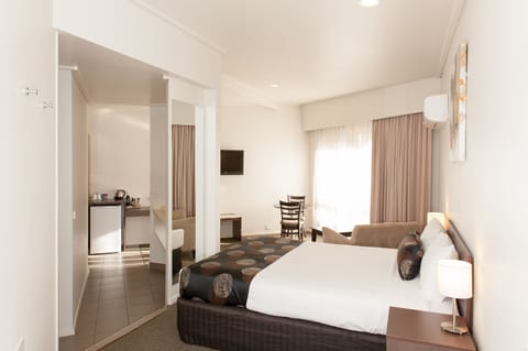 Superior Spa Room | Premium bedding, minibar, desk, iron/ironing board