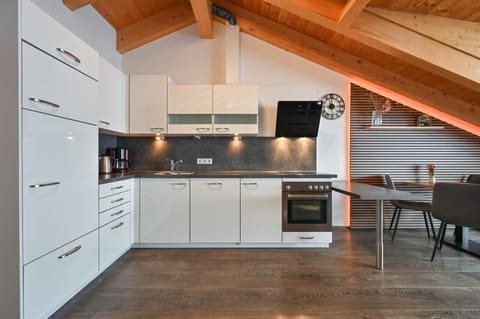 Apartment, Mountain View (Gehrenspitze) | Private kitchen | Full-size fridge, oven, stovetop, dishwasher