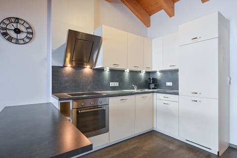 Apartment, Mountain View (Säuling) | Private kitchen | Full-size fridge, oven, stovetop, dishwasher