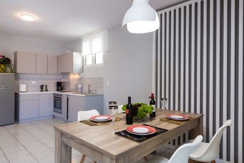 Family Apartment, 2 Bedrooms | Family dining