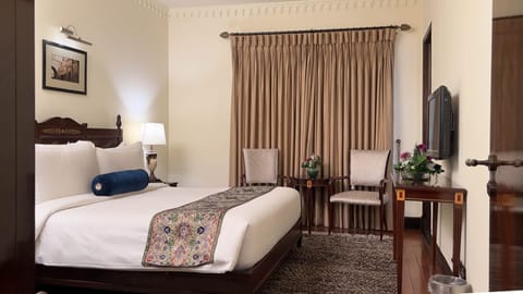 Junior Suite, 2 Bedrooms | Premium bedding, minibar, in-room safe, desk