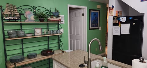 Kitchen w/dishwasher