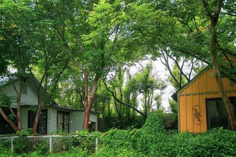 027a6f1b ab73 4b56 a2a1 bd4e06a0f1fb Main house and cabin.