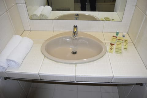 Bathroom sink