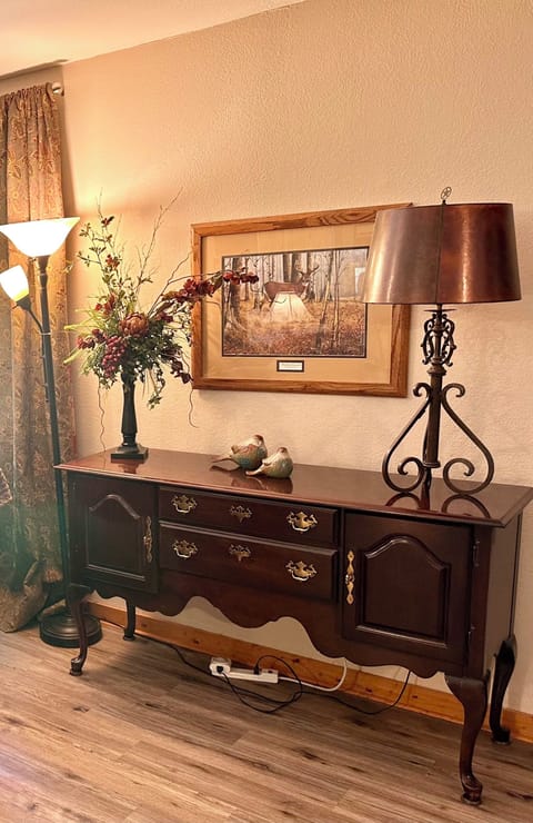 Dining Room - Buffet Table 