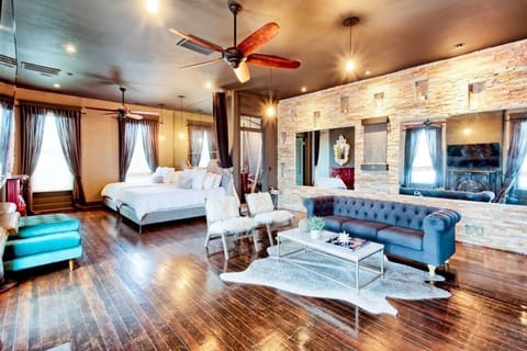 Open Concept Loft with Beds